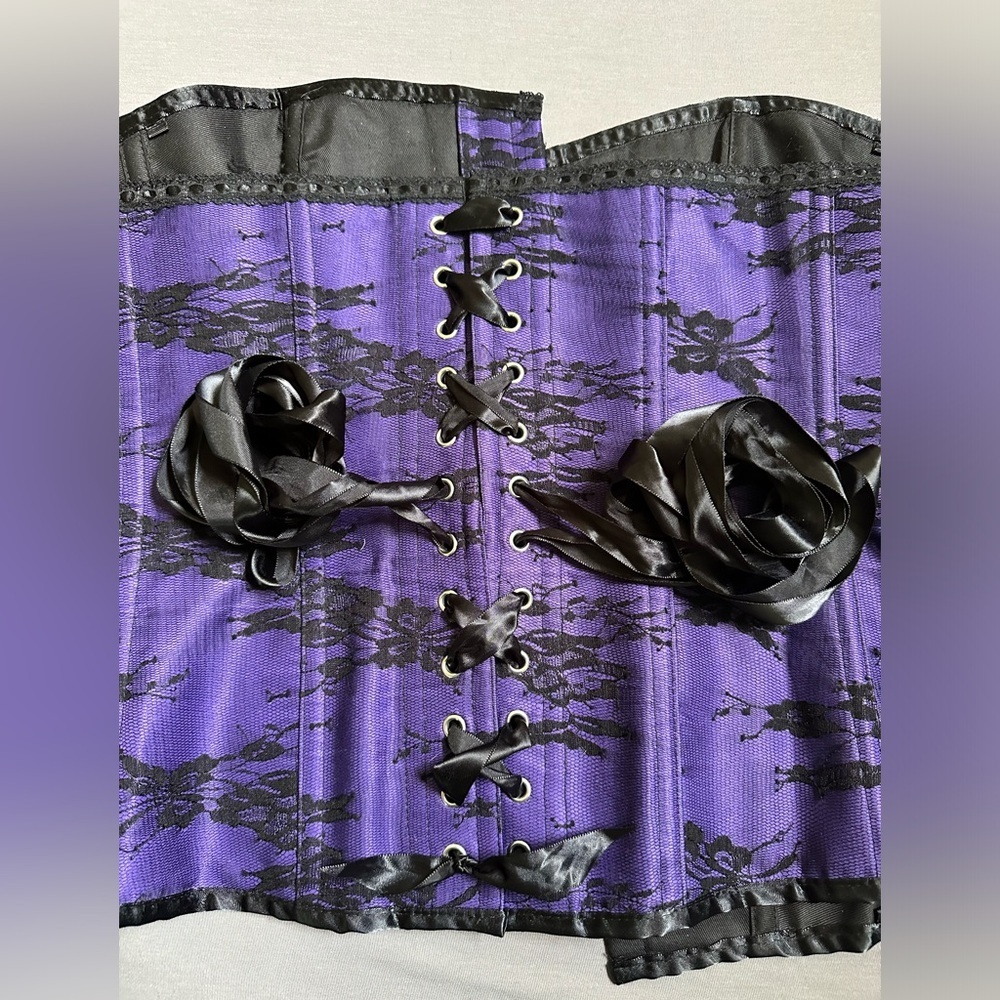 Purple and black lace overbust corset - Picture 2 of 6